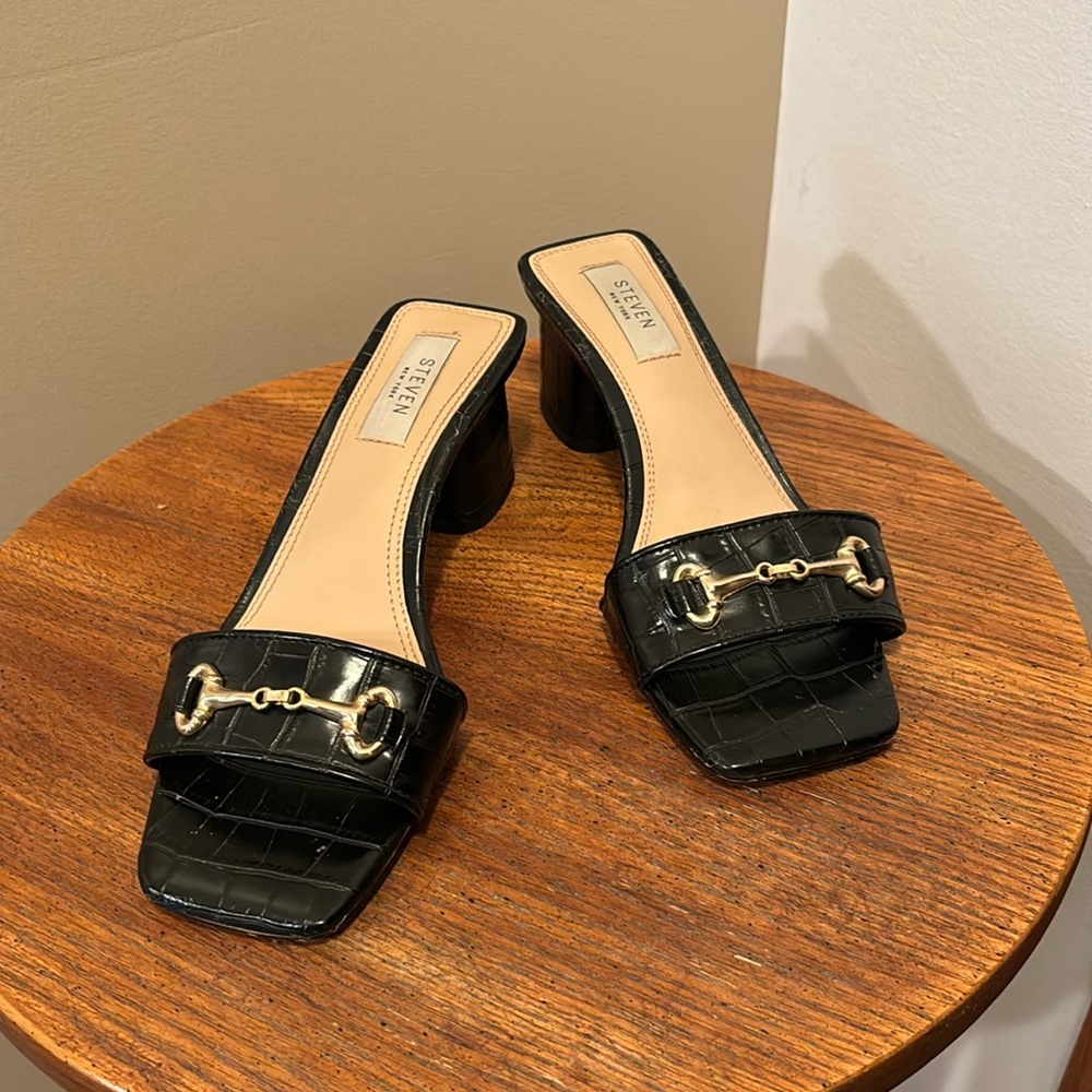 Steven By Steve Madden Black Heels with Sleek Design